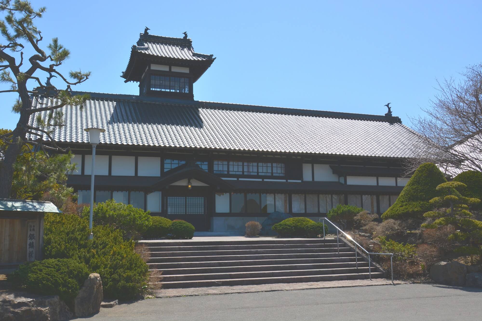 百年歷史溫泉旅館「銀鱗莊」