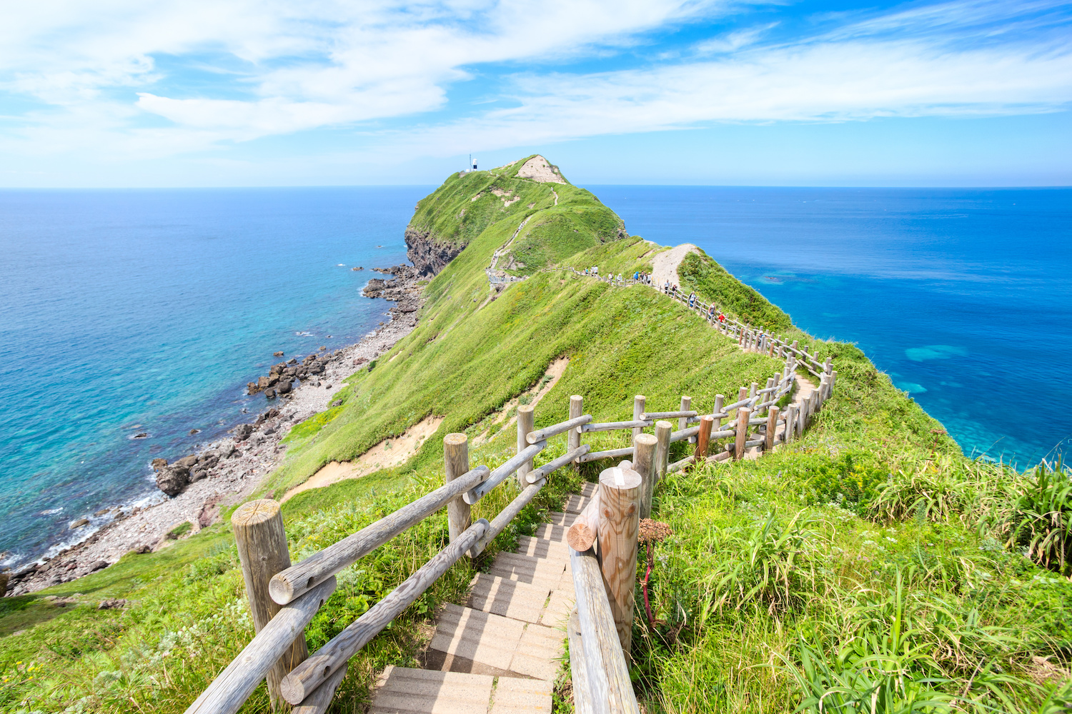 令人嘆為觀止的鈷藍色海洋「神威岬」