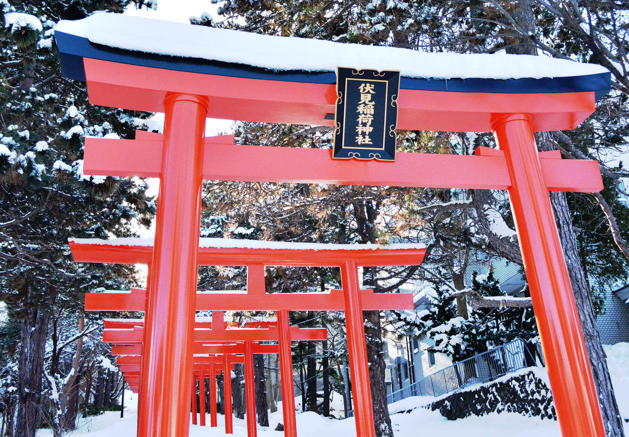 不讓京都專美於前！札幌也有千本鳥居「札幌伏見稻荷神社」