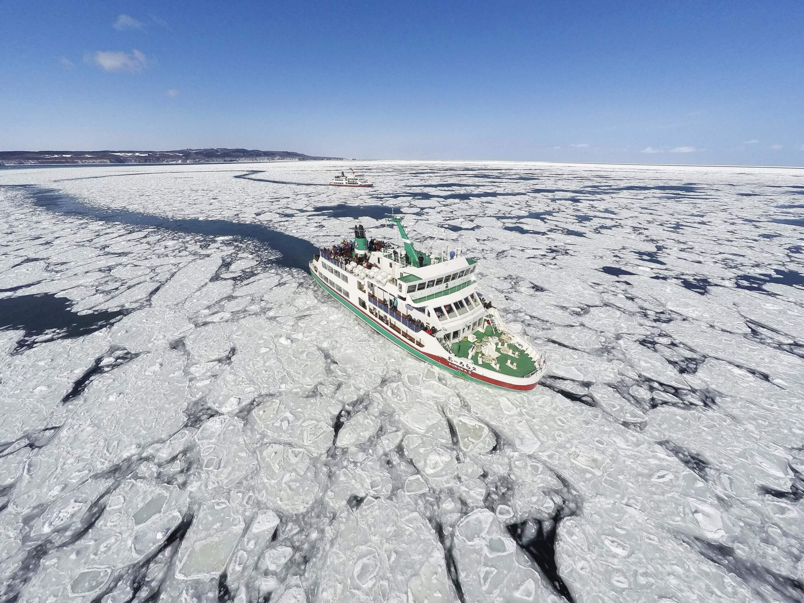 搭上「流冰觀光破冰船極光號」欣賞冬季限定的天然絕景！