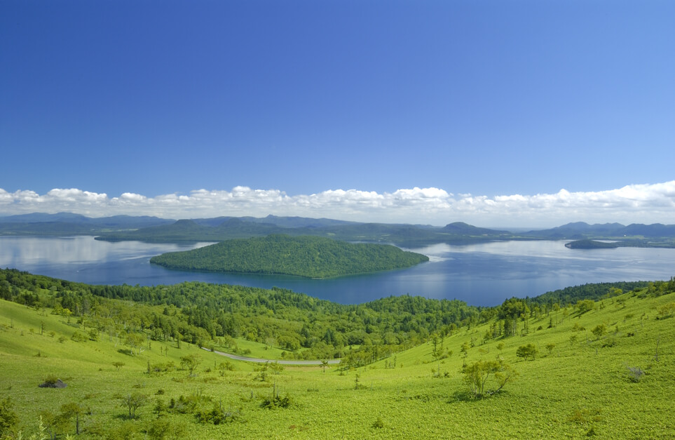 屈斜路湖：世界第二大火山湖美景