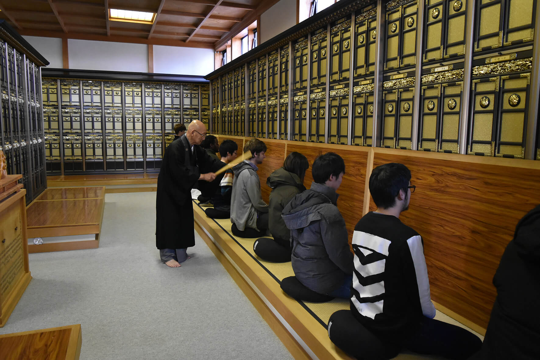 正覺院：在歷史悠久的寺廟裡體驗打坐